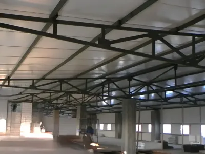 Detaliu interior depozit cu utilaje hală vânzare Otopeni Ilfov